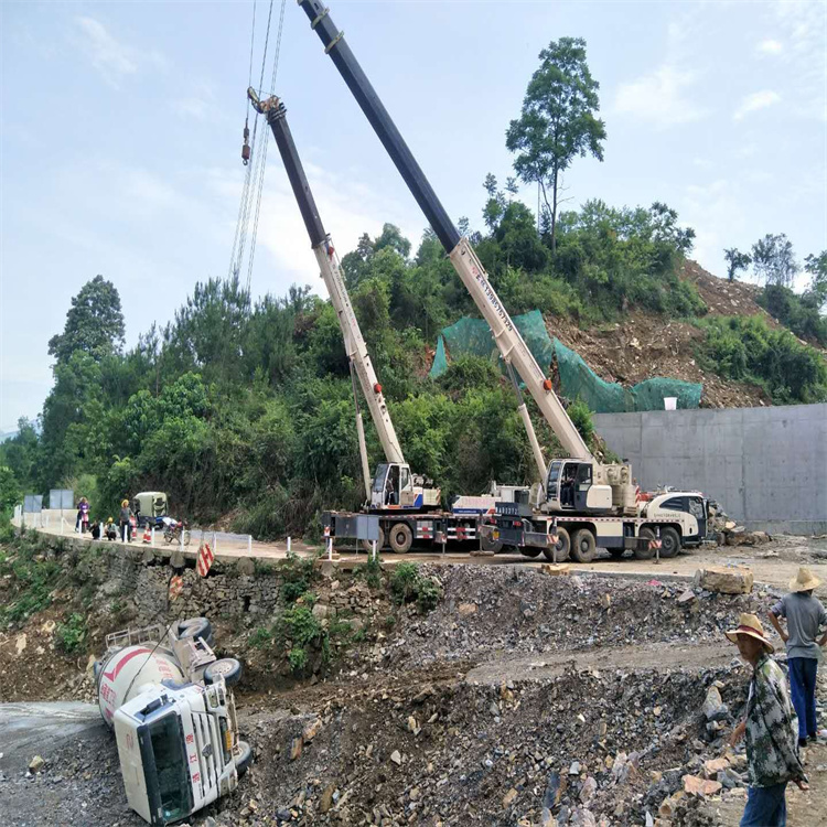 龙滚镇汽车掉沟里叫吊车救援要多少钱